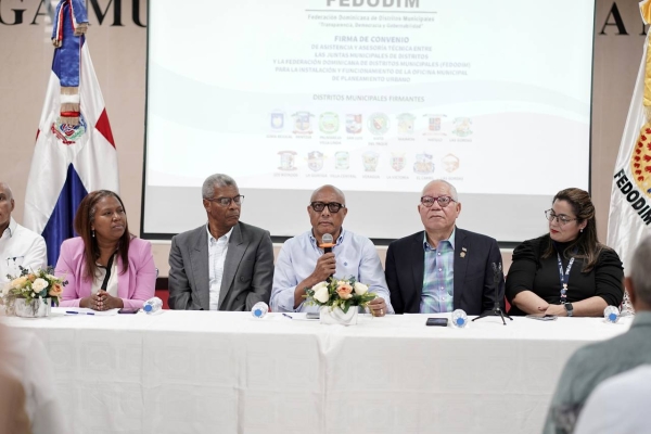 FEDODIM y 17 distritos municipales firman convenio para fortalecer Oficinas Municipales de Planeamiento Urbano.